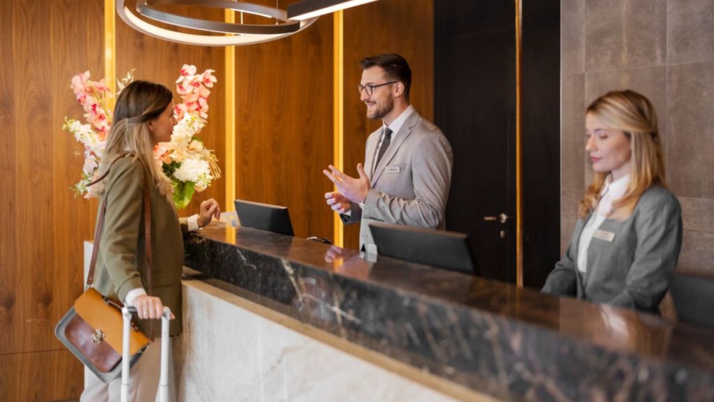 Come migliorare l'impressione del cliente prima dell'arrivo in struttura